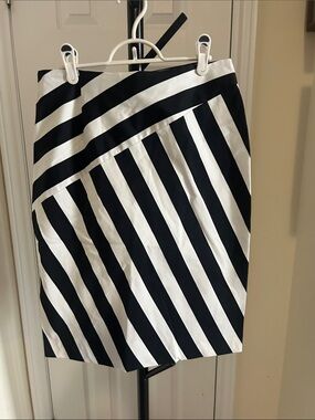 Banana Republic Black & White Diagonal Stripe Pencil Skirt
